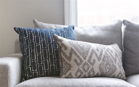 How to Choose the Best Throw Pillows for a Gray Couch