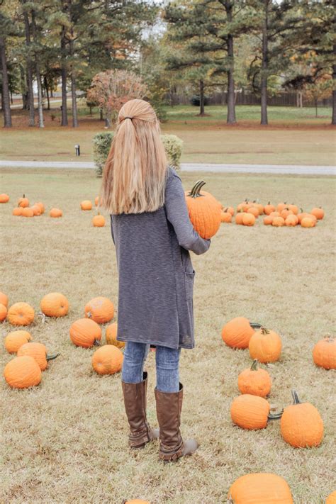 Pumpkin patch | Fall girl, Girl pumpkin, Pumpkin patch photoshoot