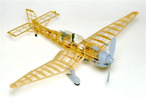 Junkers JU-87B Stuka - Guillows 1/16 på Gombotec webshop.