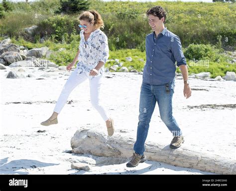 Prime Minister Justin Trudeau and his wife Sophie Gregoire Trudeau walk ...