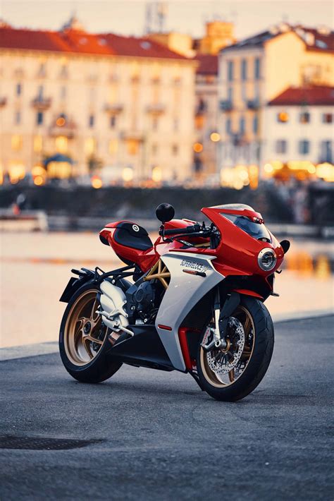 After Feedback, The MV Agusta Superveloce 800 Gets a Color Change ...