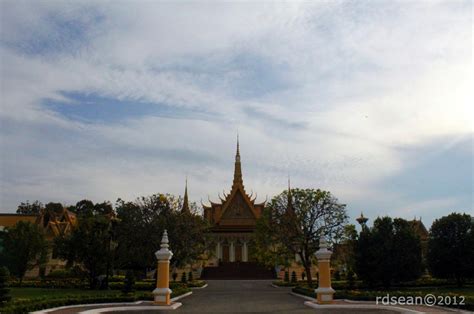 The Chronicles of Ardee: Top Tourist Attractions in Phnom Penh