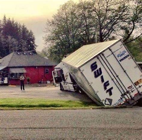 16 Swift Trucking Fails From People Having Substantially Worse Days Than You | Trucking humor ...