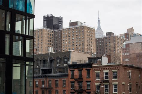 Empty apartments in Manhattan reach record high, topping 13,000 | Manhattan real estate, Real ...