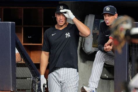 Aaron Judge takes batting practice in encouraging Yankees sign