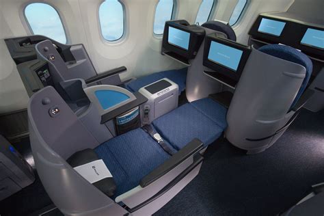 United Airlines Boeing 737 Max lie-flat first class Polaris seats ...