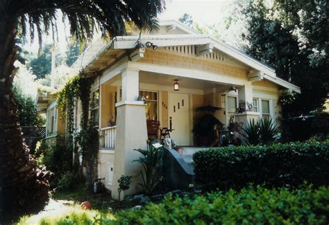 File:Craftsman Residential House.jpg - Wikimedia Commons