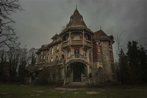 5 Haunted Houses in Texas - Square Foot Photography