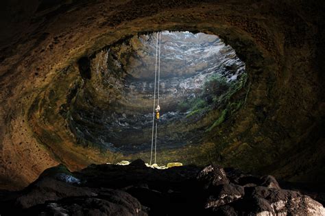 Devil's Sinkhole Formation: How Water Created a Real Bat Cave