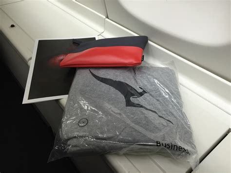 Review: Qantas 747-400 Business Class from Hong Kong to Sydney - Live ...