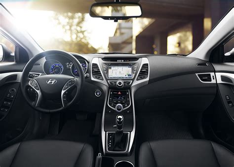 2016 Hyundai Elantra: Interior