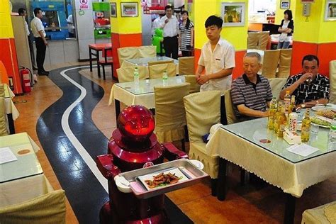 All-Robot Staff Serves, Cooks at China's Robot Restaurant - Eater