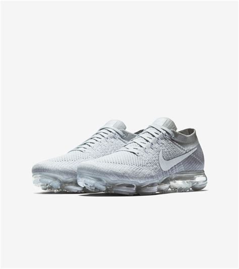 Nike Air VaporMax 'Pure Platinum'. Nike SNKRS