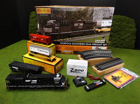 See Them All 2015 MTH RailKing ES44 Freight Sets http://mthtrains.com/railking/spotlight/09_2015 ...