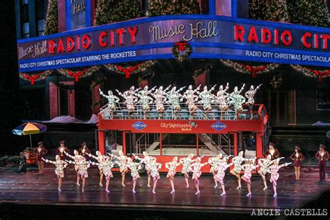 El espectáculo navideño de las Rockettes en el Radio City Music Hall