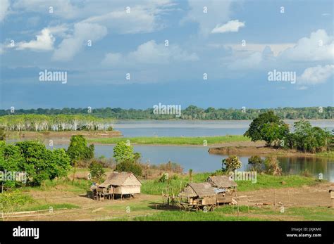 Amazon tribes hi-res stock photography and images - Alamy