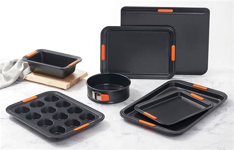 Metal Baking Pan Essentials: What Every Kitchen Needs | Le Creuset ...