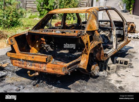 Cars burned down hi-res stock photography and images - Alamy