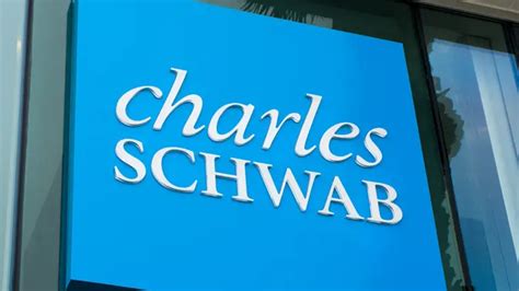 Charles Schwab Hours and Holidays | GOBankingRates