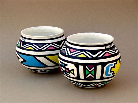 Esther Mahlangu Is Keeping Africa’s Ndebele Painting Alive African Pottery, Native American ...