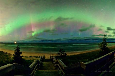 These Jaw-Dropping Photos Of The Great Lakes Night Sky Seem Too Beautiful To Be Real | HuffPost Life