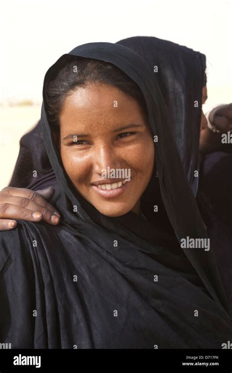 Mali, Near Timbuktu, Sahara Desert, Tuareg Woman, Portrait Stock Photo ...