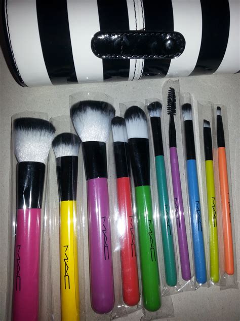 MAC 10-Piece Rainbow Multi-Color Cosmetic Brushes Limited Makeup Brush Set - Brushes