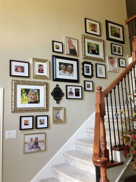 20+30+ Picture Frames On Staircase Wall – HOMYRACKS