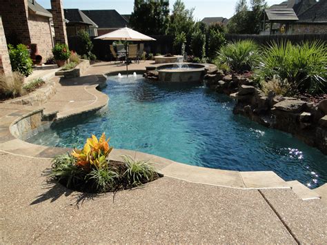 Backyard Pool Landscaping Ideas | HomesFeed