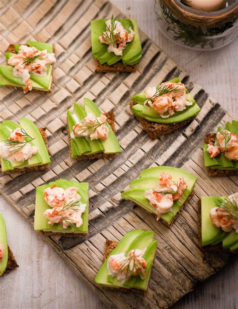 Avocado and prawn cocktail toasts recipe Easy Canapes, Canapes Recipes, Toast Recipes, Salmon ...