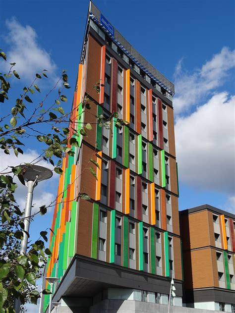 Colourful Student Flats At Tottenham Hale - Randomly London