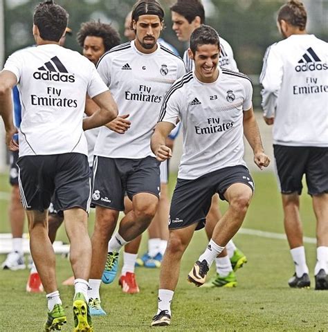 Real Madrid training session | Real madrid training, Real madrid ...