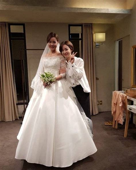 Lee So-yeon Attends Her Sister's Wedding @ HanCinema :: The Korean Movie and Drama Database