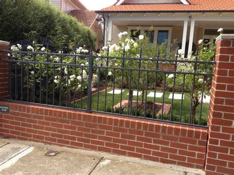 Front Yard Brick Fence Ideas To Transform Your Home – HOMYRACKS