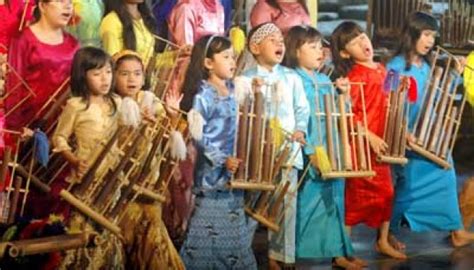 Indonesian Students Hold Angklung Concert in France - En.tempo.co