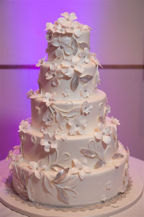 wedding cake | Wedding cake roses, Dream wedding cake, Wedding cake photos