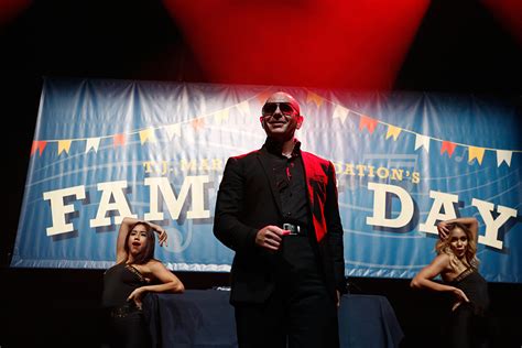 Pitbull to Host 2014 American Music Awards