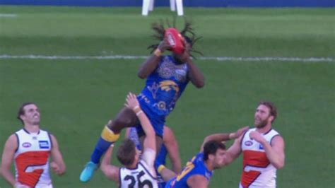 Nic Naitanui delivers mark of the year contender with spectacular leap | Sporting News Australia