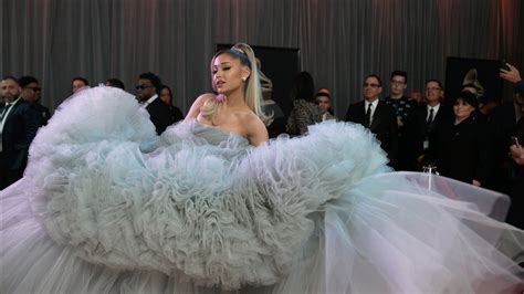 Ariana Grande - 2020 Grammy Awards Glambot | E! News