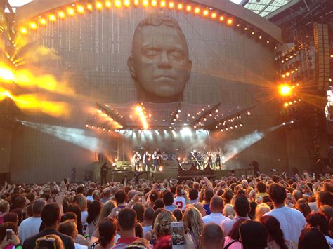 Robbie Williams concert, London | Robbie williams, Concert, Robbie