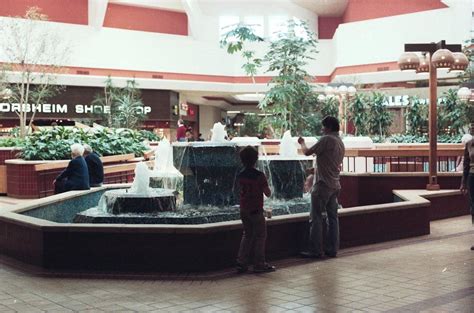 My hometown mall fountain in 1980 something! I miss the fountain full ...