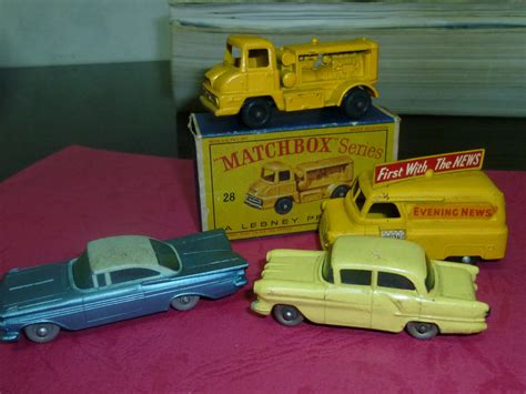 COLLECTIBLE CURIO: Lesney Vintage Matchbox Diecast Model Cars (Mixed bunch)