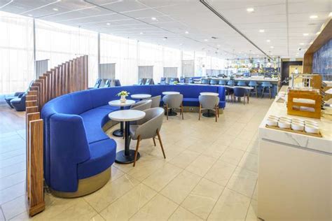 YUL Montréal-Trudeau Airport: Airport Lounge Entry Ticket | GetYourGuide