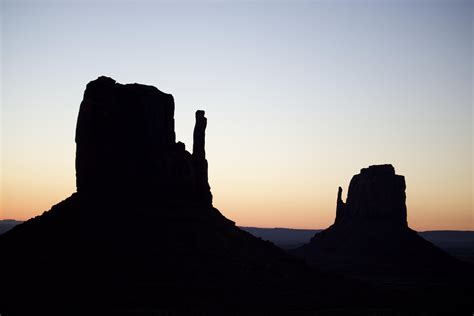 Silhouette Sunrise, Monument Valley UT/AZ [OC][6000x4000] : r/SkyPorn