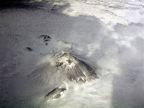 LOS VOLCANES DORMIDOS SE DESPIERTAN ~ NOTICIERO ARMAGEDON