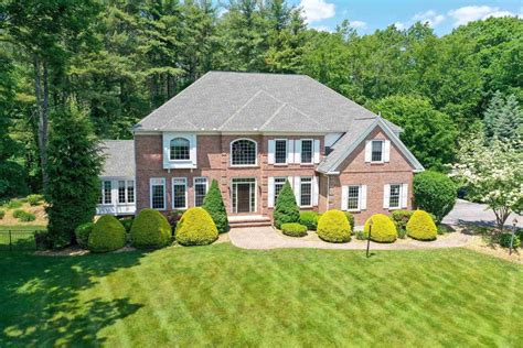 Bedford, NH Real Estate - Bedford Homes for Sale | realtor.com®