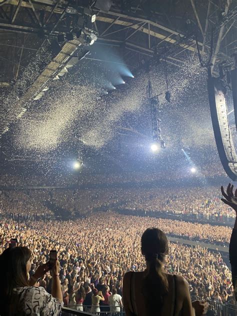 #concert #aesthetic #crowd #happierthanever #tour Concert Crowd ...