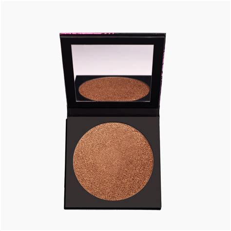 The 15 Best Highlighters for Dark Skin Tones