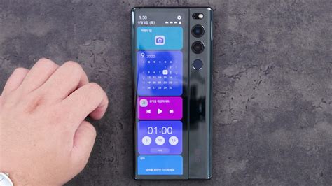 A YouTuber just reviewed the canceled LG rollable phone