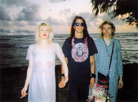 Rare Vintage Photos Of Kurt Cobain & Courtney Love On Their Wedding Day In Hawaii | Art-Sheep